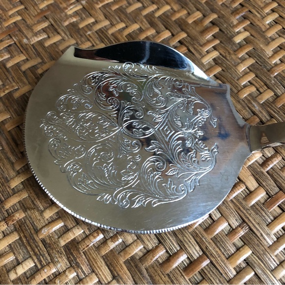 Vintage Raimond Tomato Server Silver Plate Ornate Floral - Picture 9 of 9